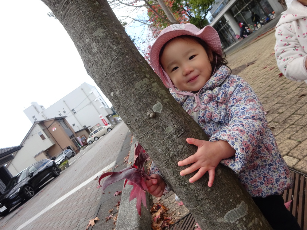散歩を楽しむ子ども (10)