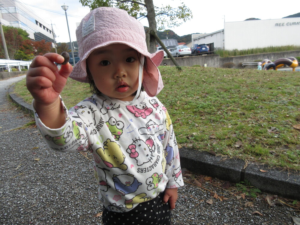 公園で遊んでいる (11)