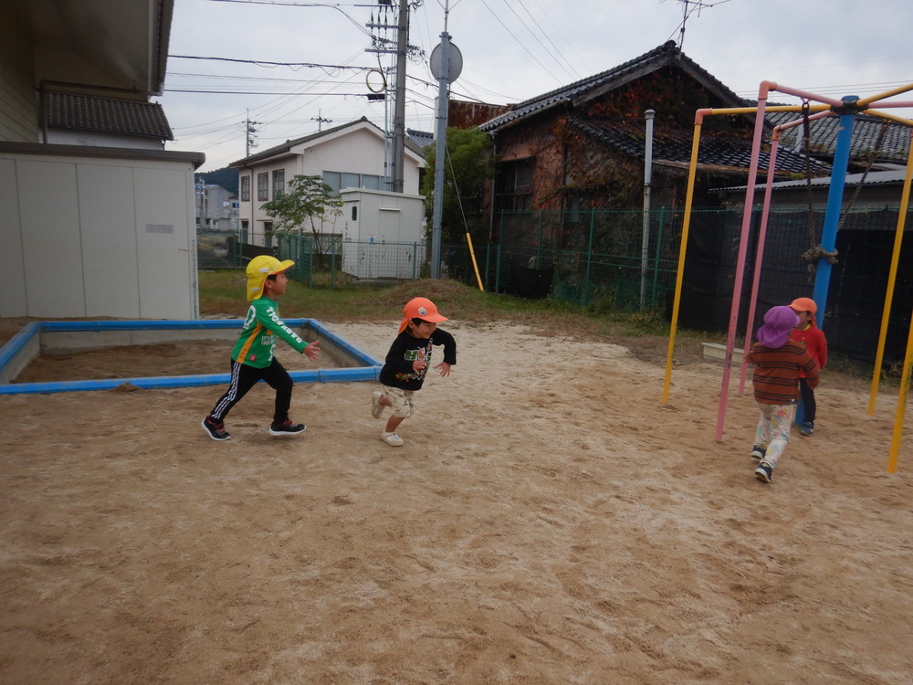 鬼ごっこ