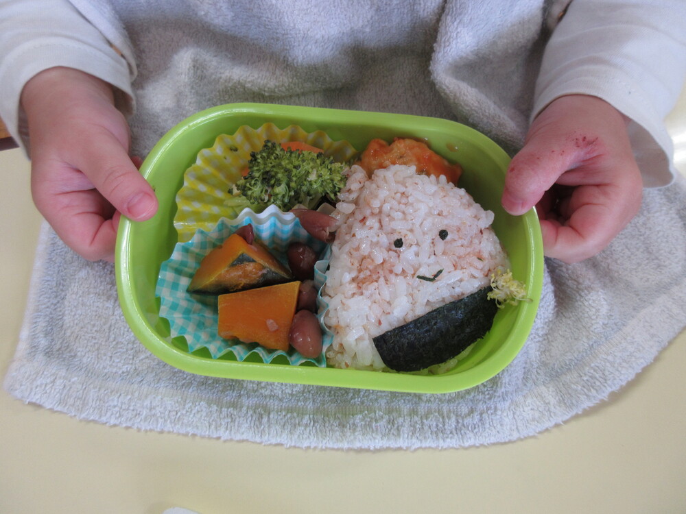 お弁当ごっこの様子