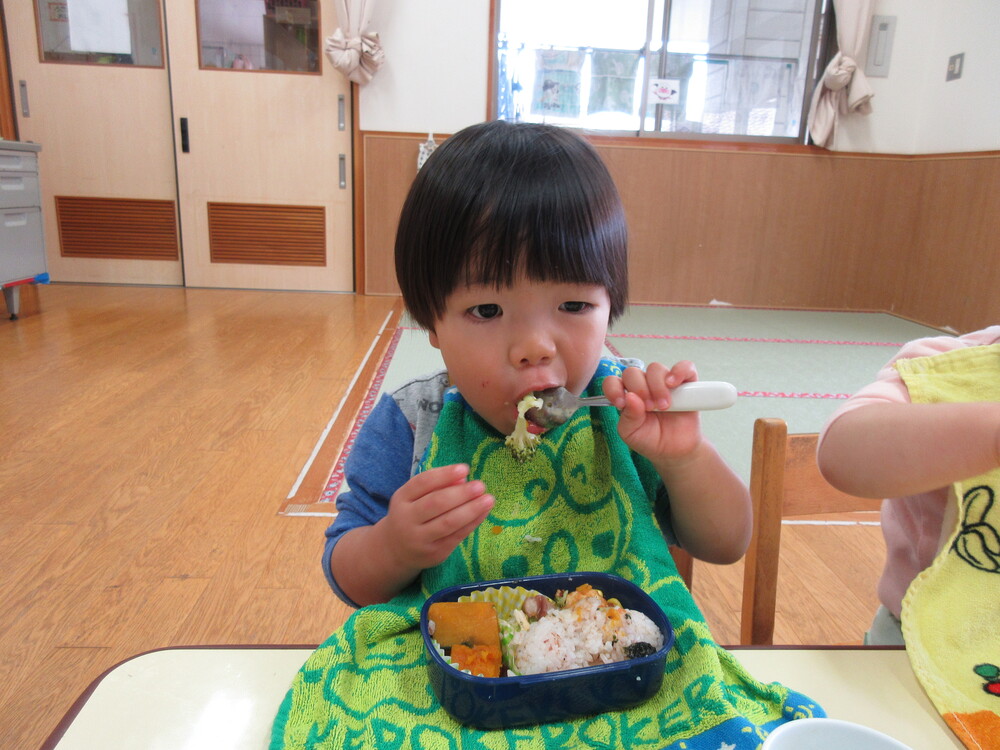 お弁当ごっこの様子