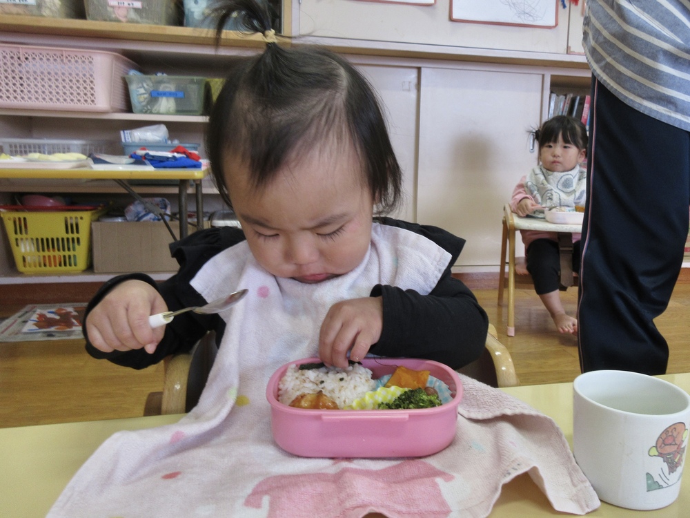 お弁当ごっこの様子