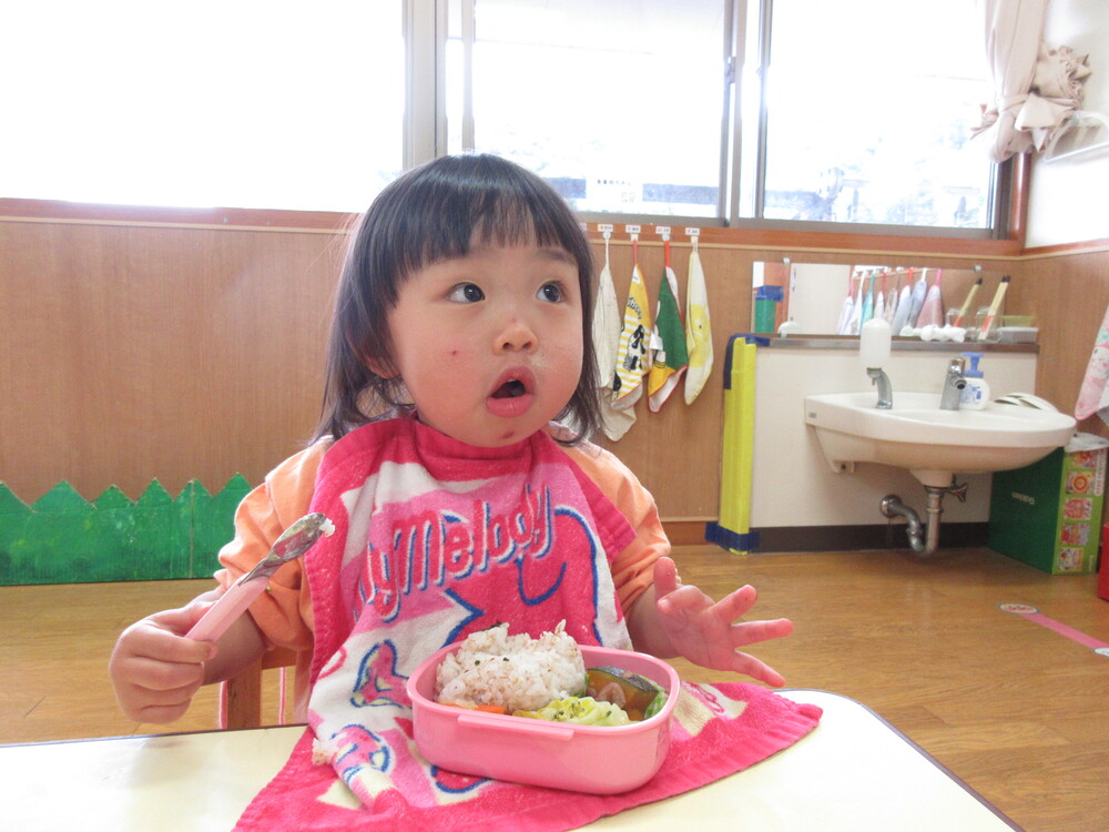お弁当ごっこの様子