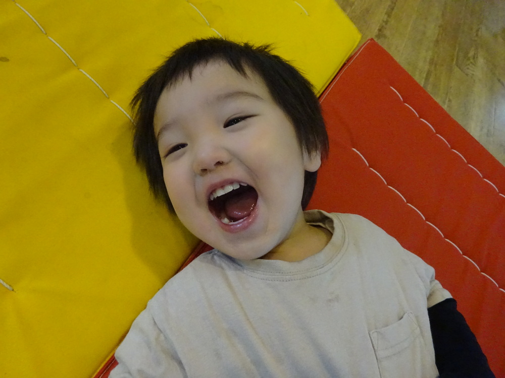 遊戯室遊ぶ子ども (2)