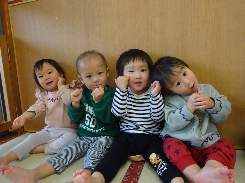 遊戯室遊ぶ子ども (13)