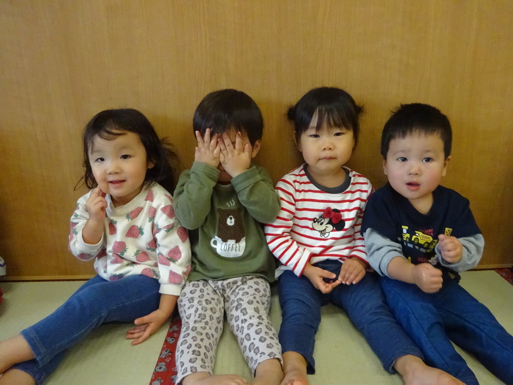 遊戯室遊ぶ子ども (14)