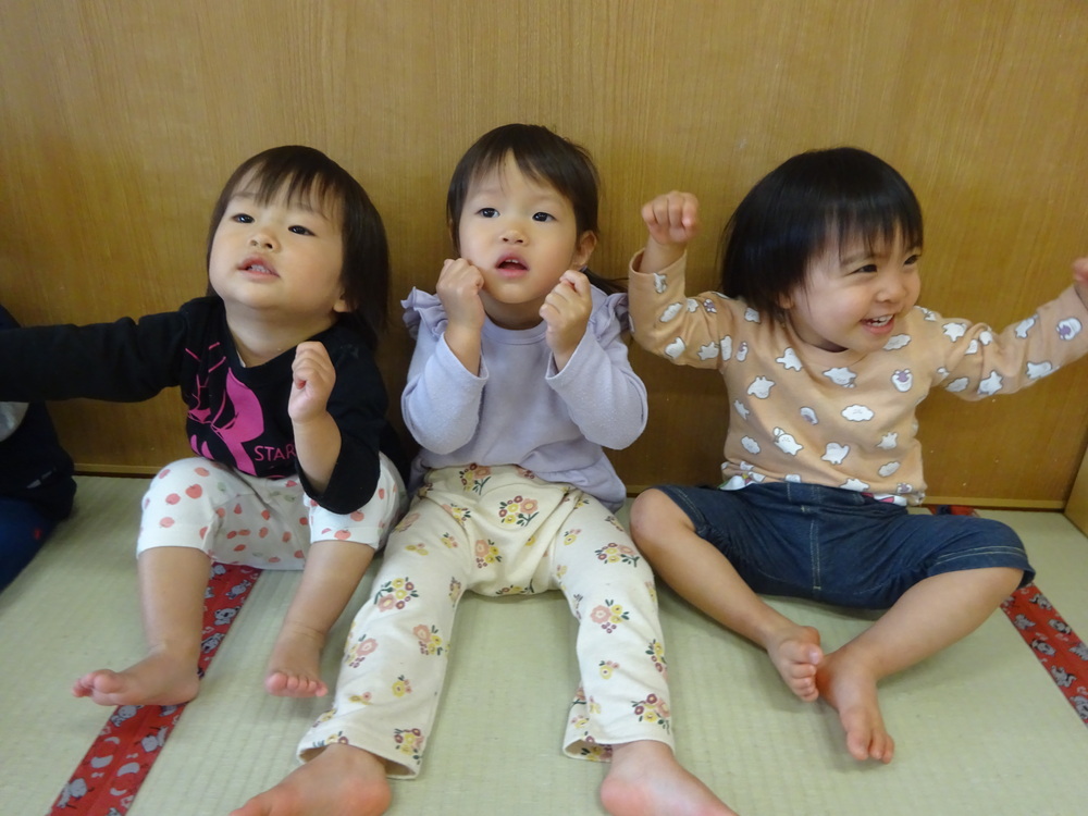 遊戯室遊ぶ子ども (15)