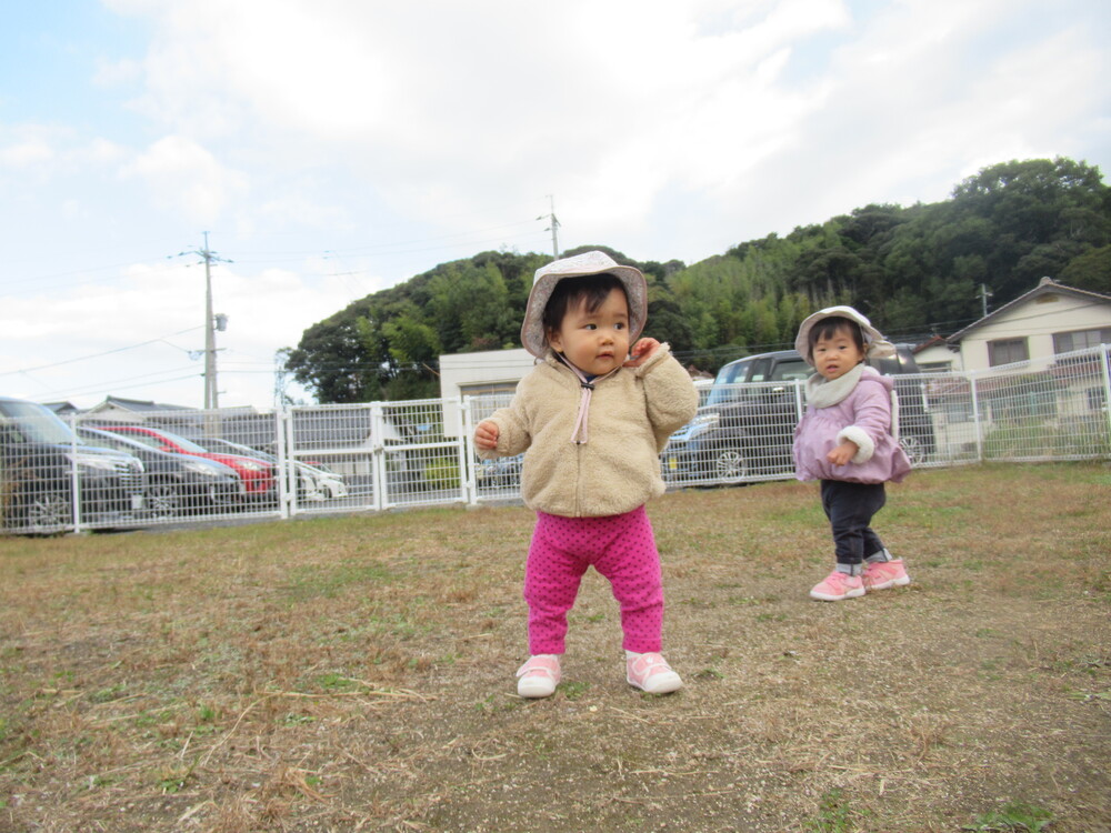 新園庭で遊んでいる１