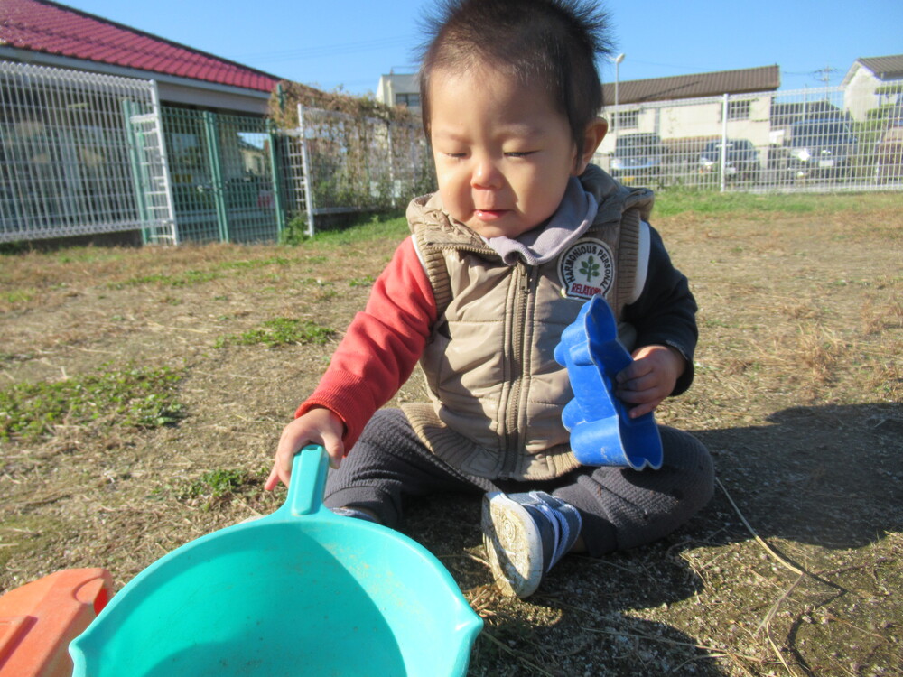 新園庭で遊んでいる様子 (6)