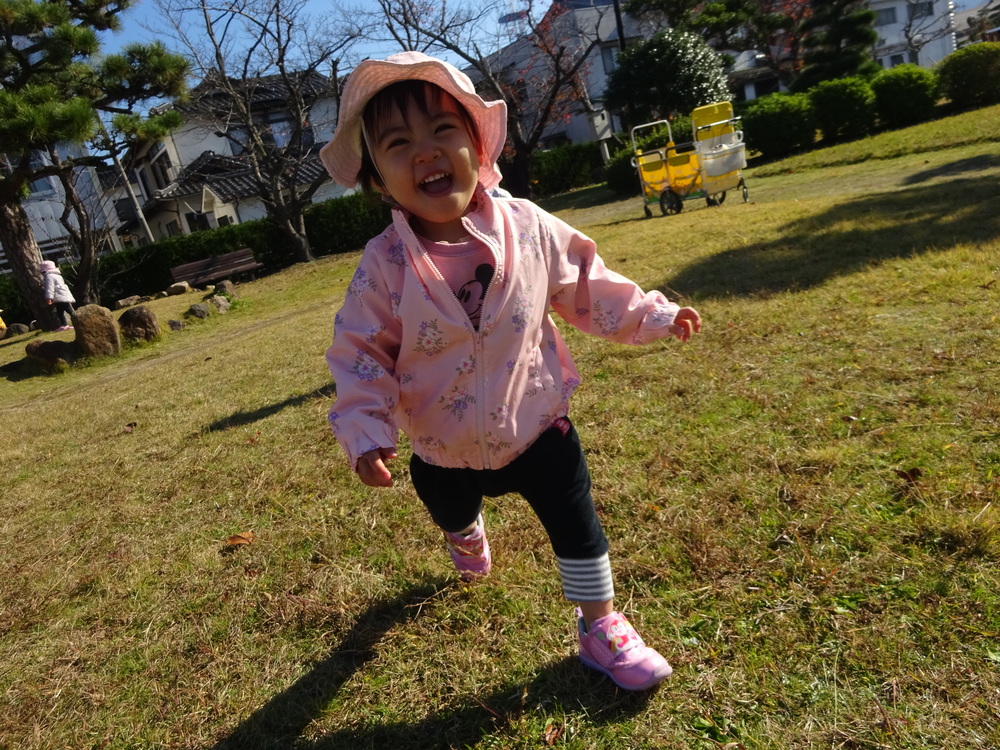 市民会館で遊ぶ子ども (5)