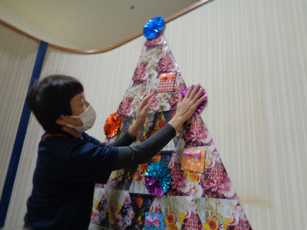 W支援員クリスマスツリー準備
