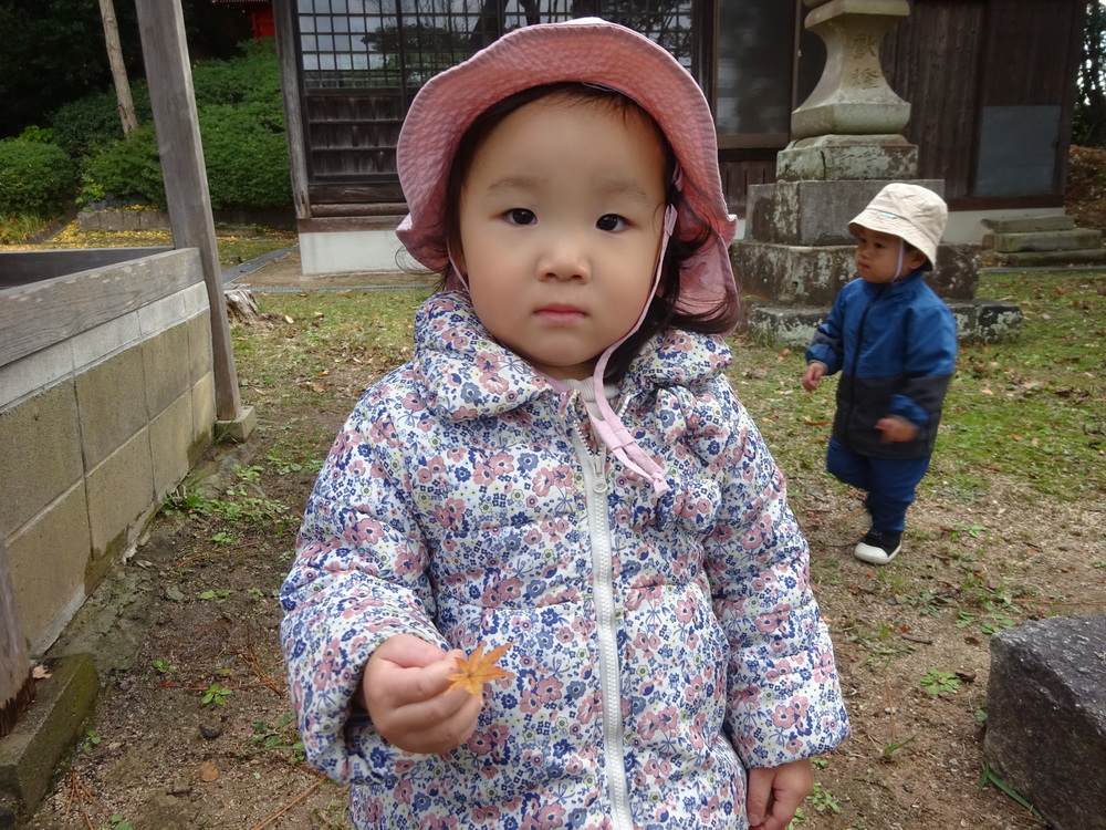 喜多の宮で遊ぶ子ども (1)