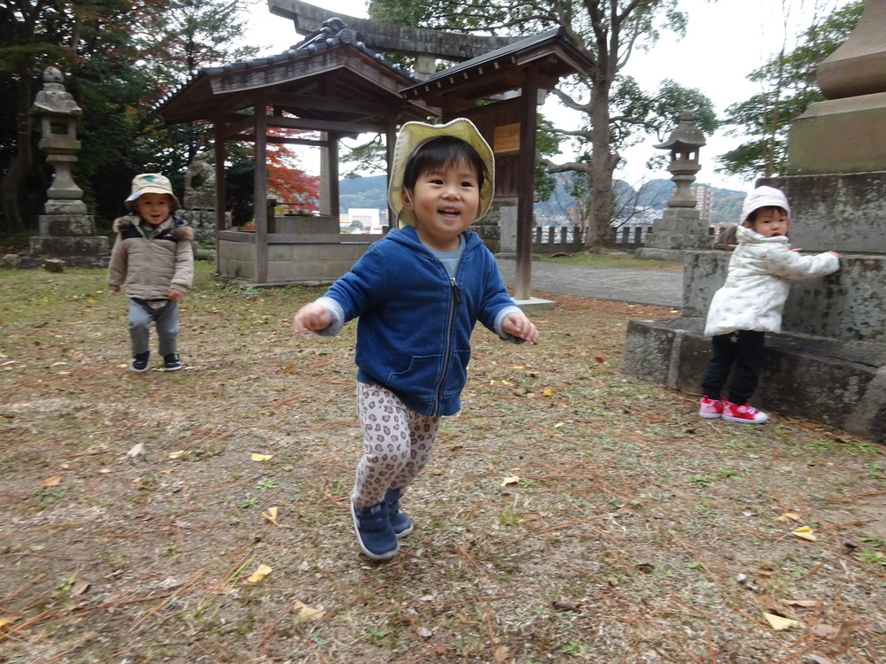 喜多の宮で遊ぶ子ども (4)