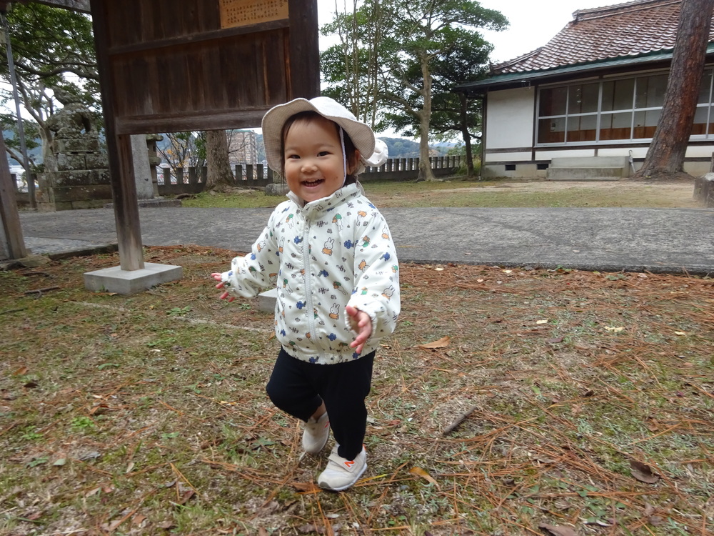 喜多の宮で遊ぶ子ども (5)