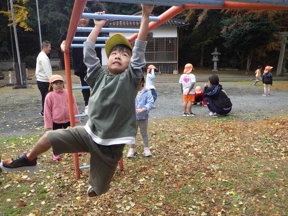 南の宮で遊ぶ様子