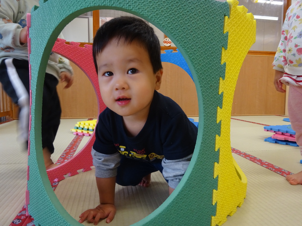 プラポイントで遊んでいる子ども (3)