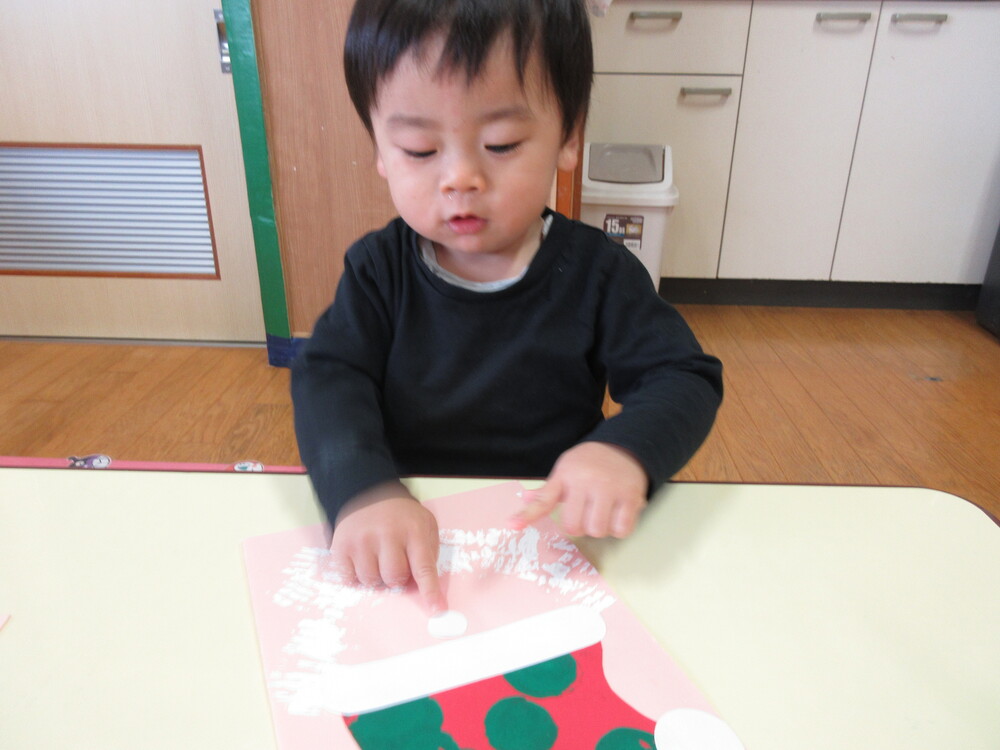 シール貼りの様子