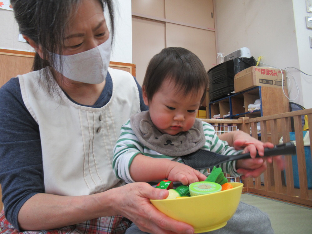 おままごとをしている様子 (5)