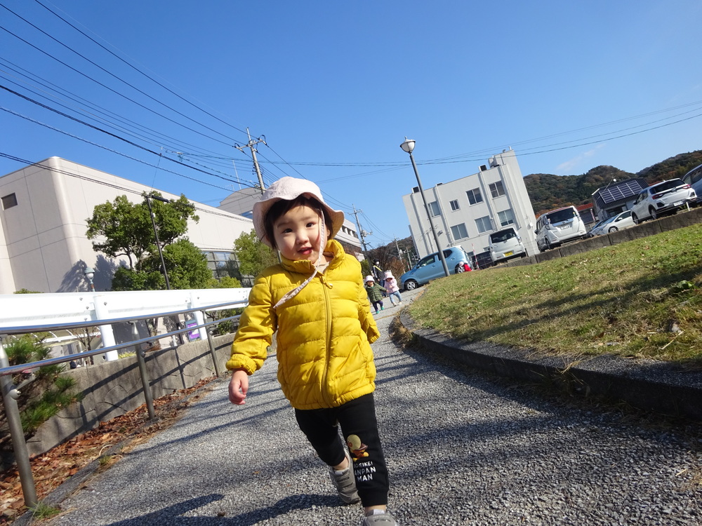 アステラス公園で遊ぶ子ども (4)