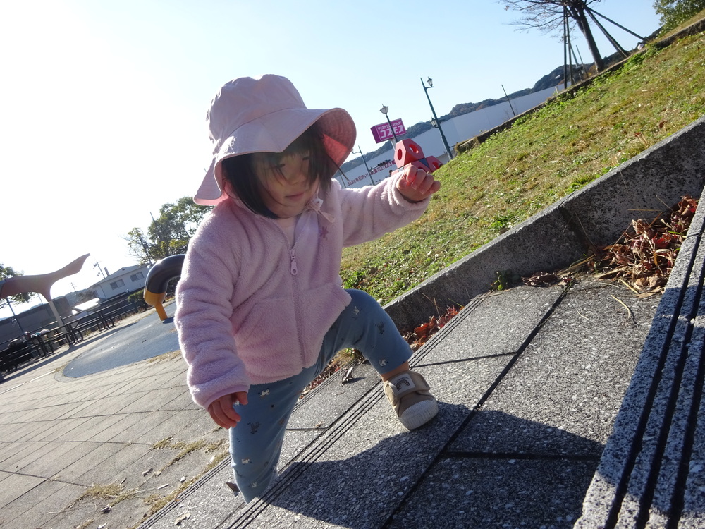 アステラス公園で遊ぶ子ども (8)