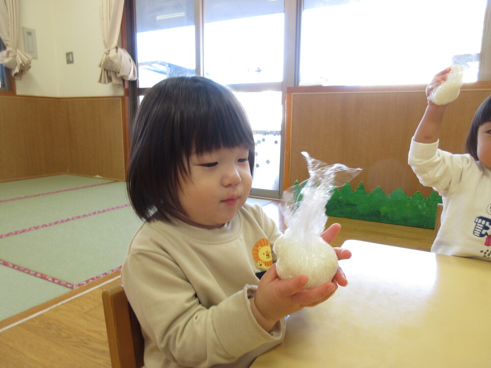 お弁当ごっこの様子 