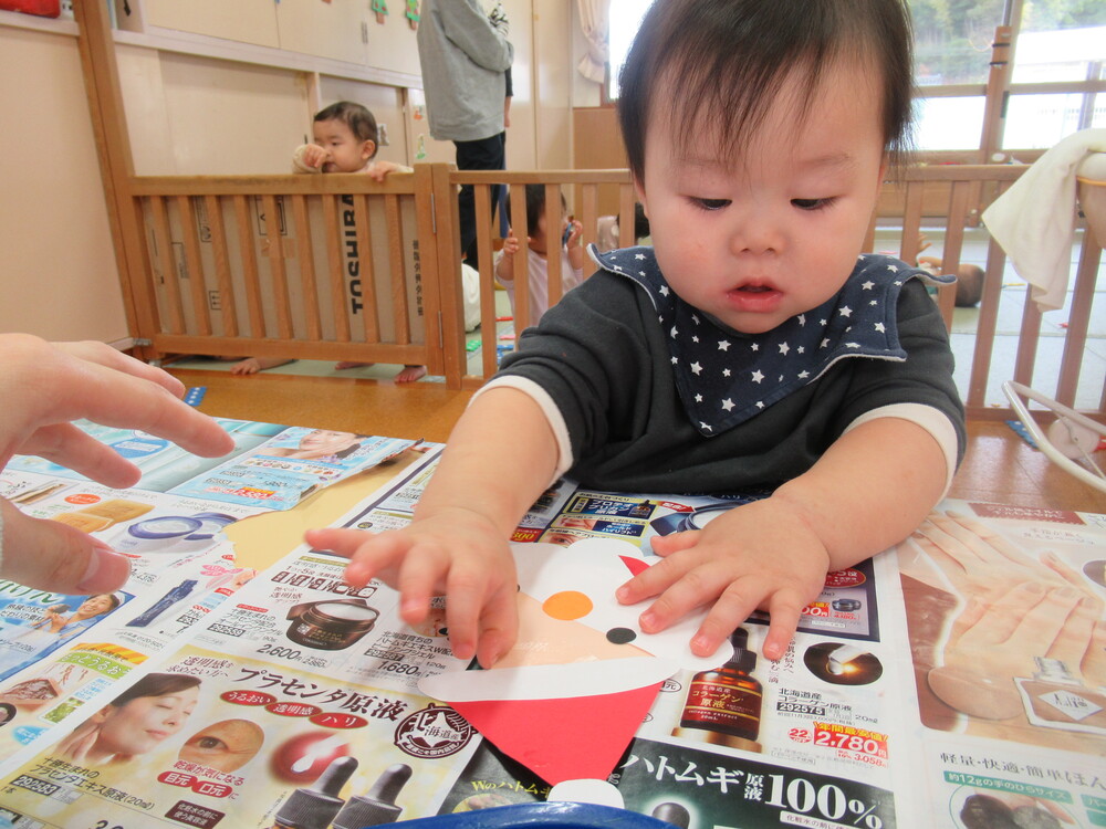 製作をする子ども (15)