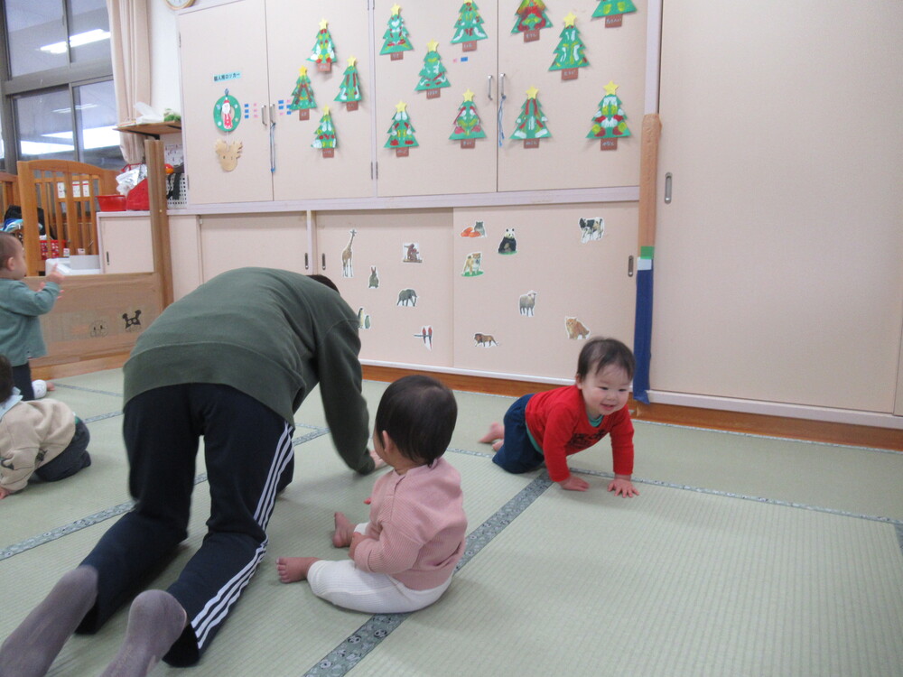 リズム運動をしている (2)