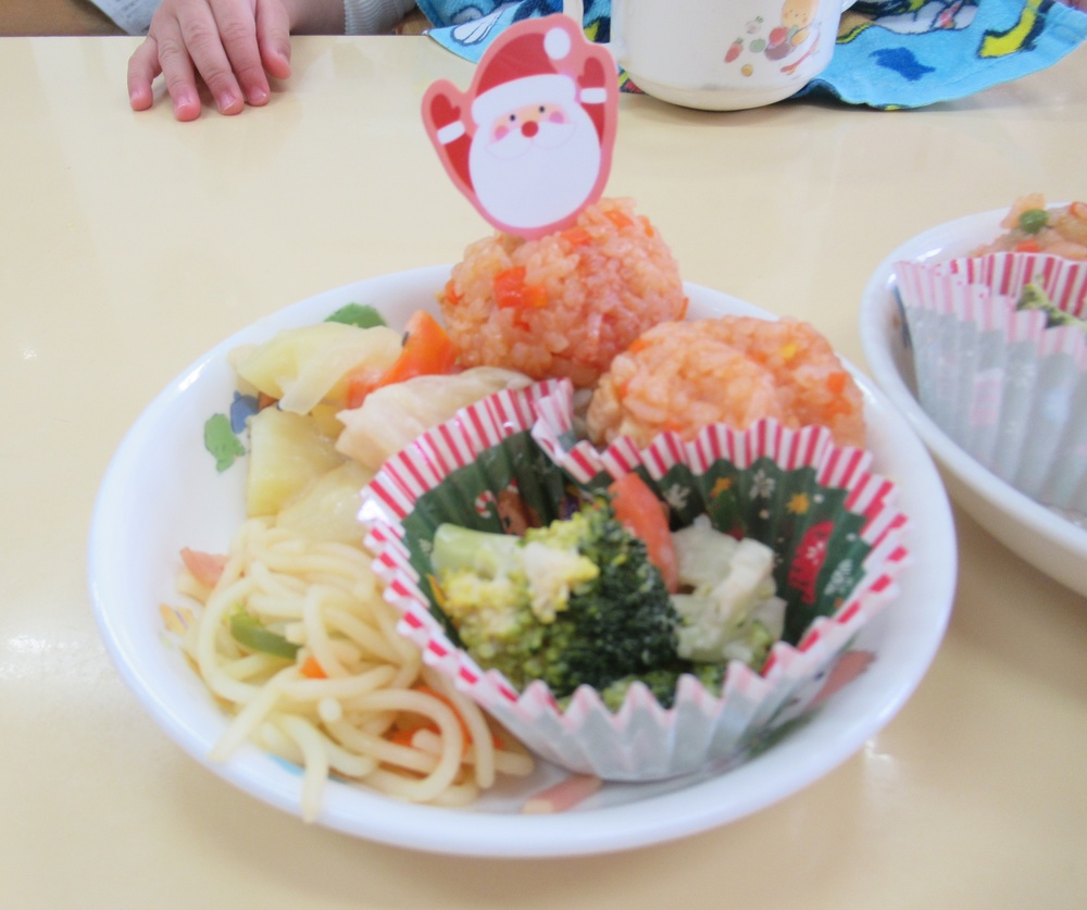 クリスマスメニューの給食