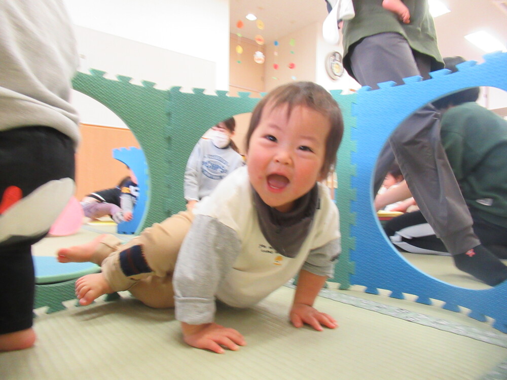 滑り台とプラポイントで遊んでいる様子 (12)