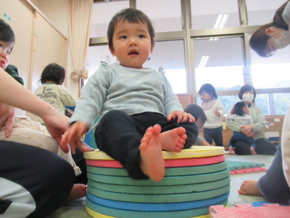 滑り台とプラポイントで遊んでいる様子 (13)