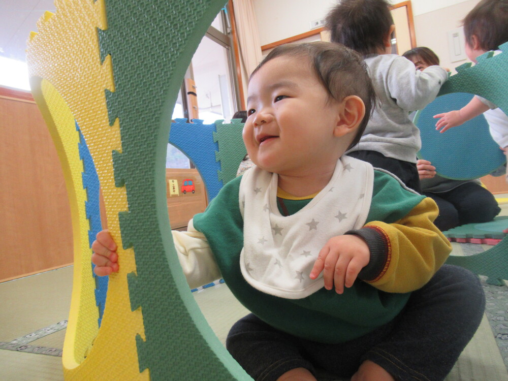 滑り台とプラポイントで遊んでいる様子 (15)