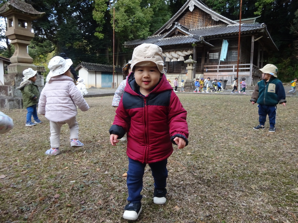 喜多の宮で遊ぶ子ども (3)