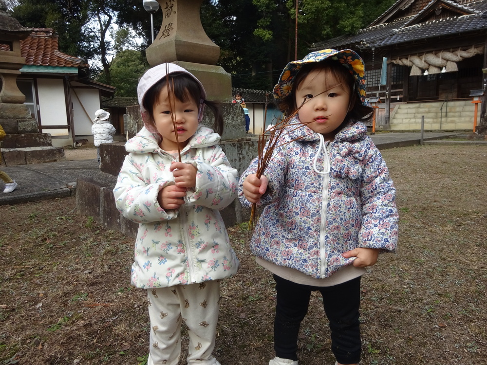 喜多の宮で遊ぶ子ども (5)