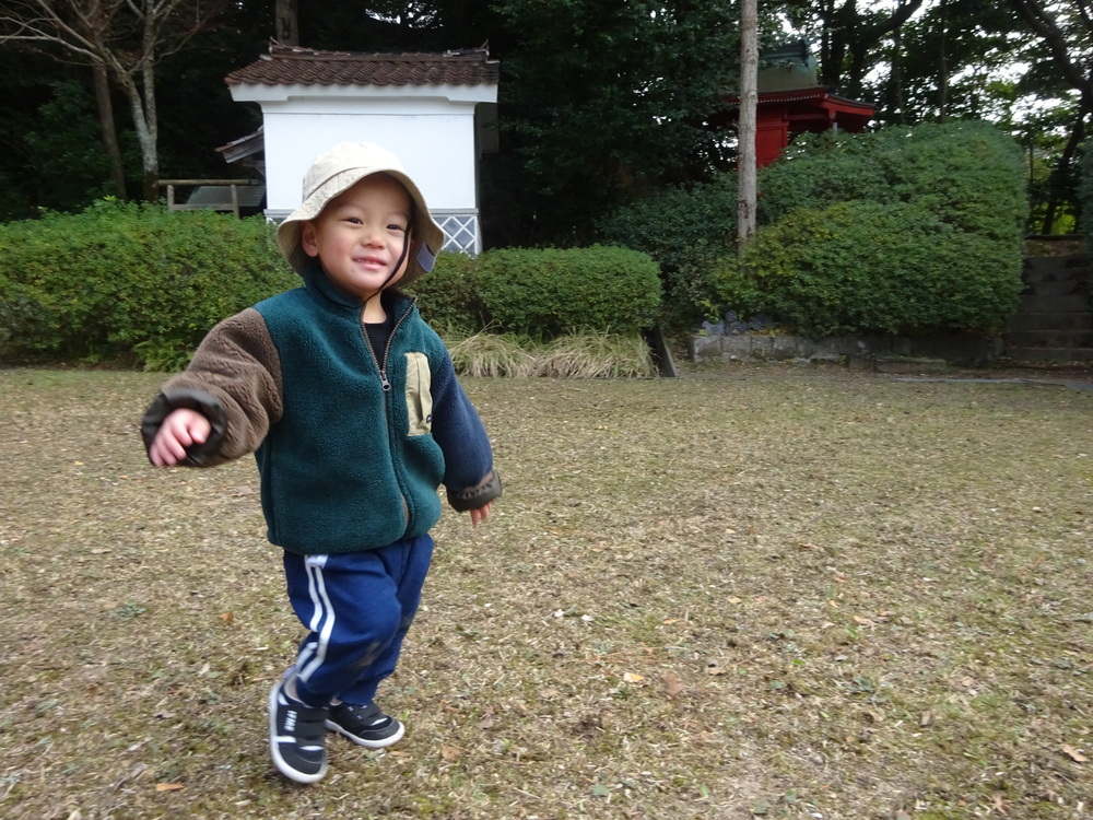 喜多の宮で遊ぶ子ども (6)