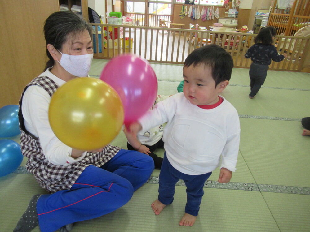 ふうせんで遊んでいる様子 (5)