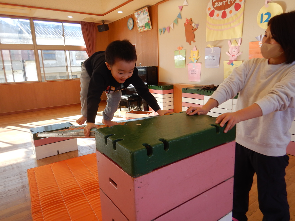 遊戯室で遊ぶ