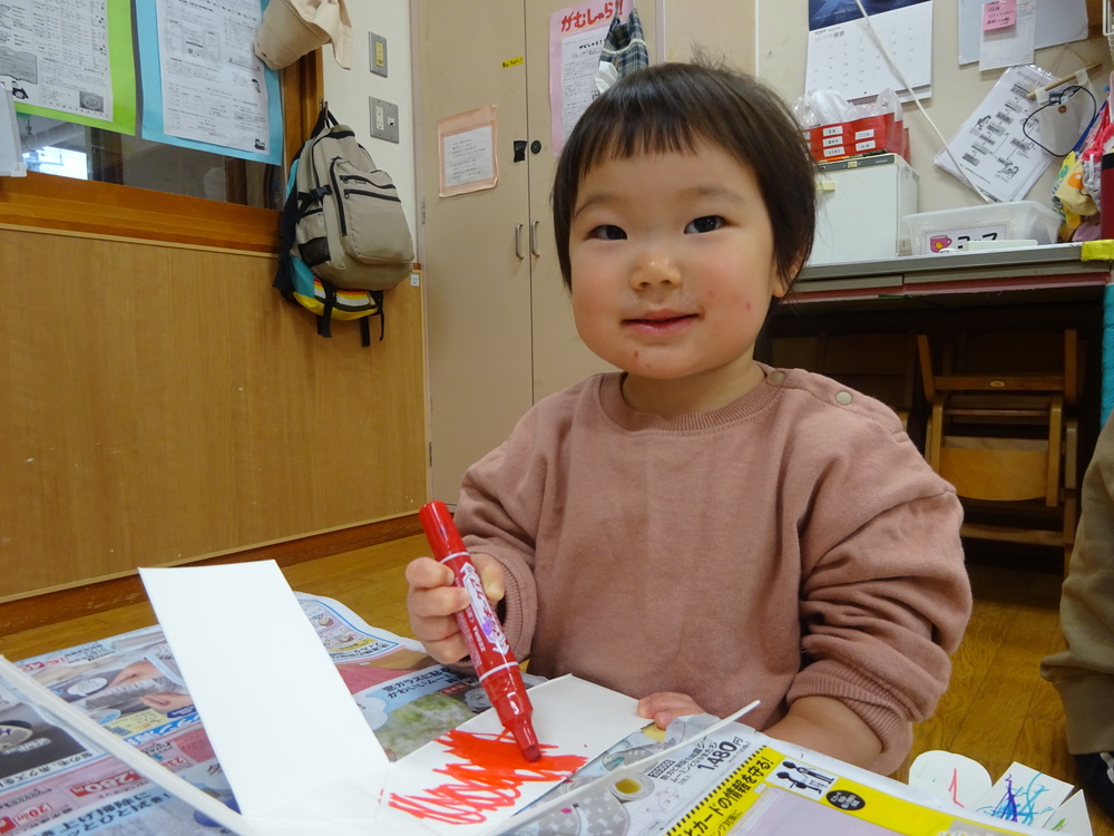 駒の製作を楽しむ子ども (7)