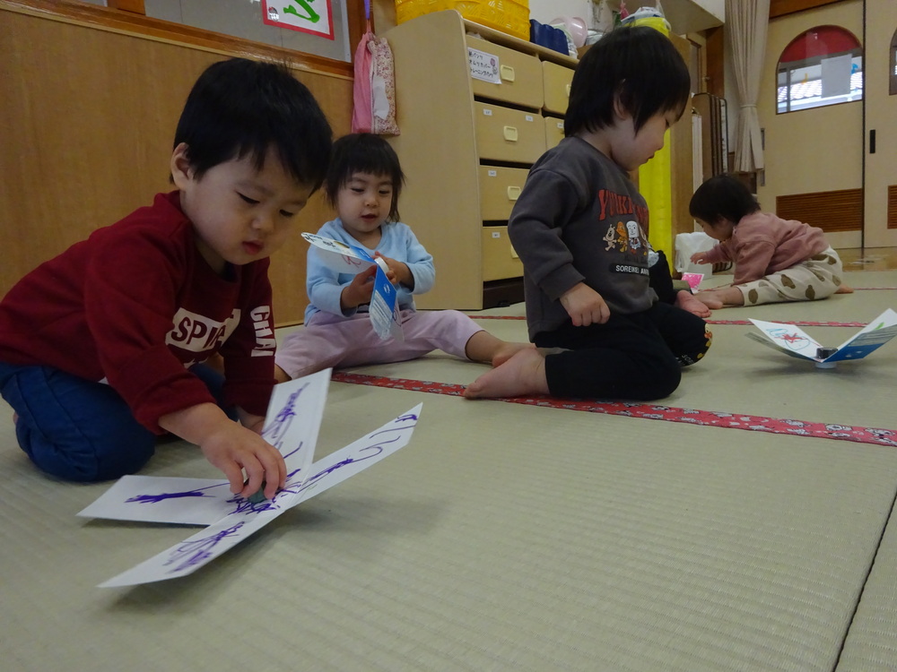 駒の製作を楽しむ子ども (14)