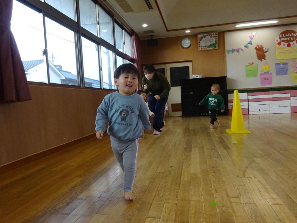 マラソンをしている子ども (4)