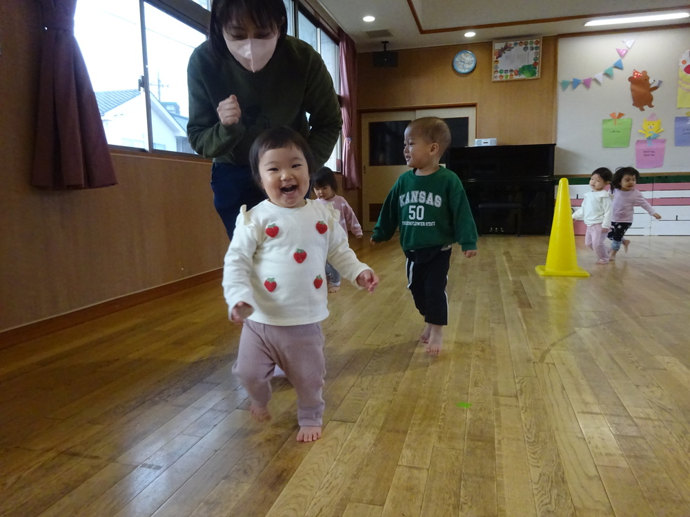 マラソンをしている子ども (5)