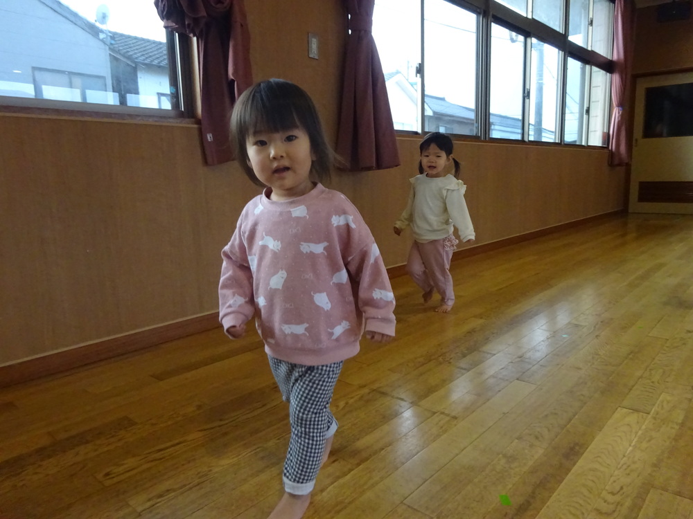 マラソンをしている子ども (6)