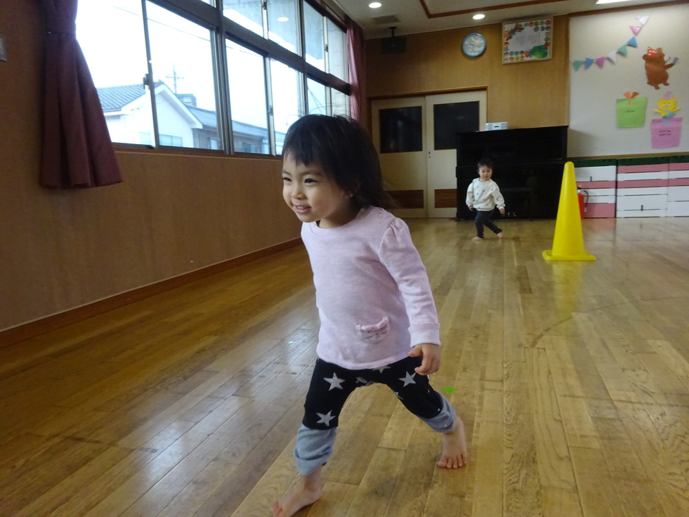 マラソンをしている子ども (7)