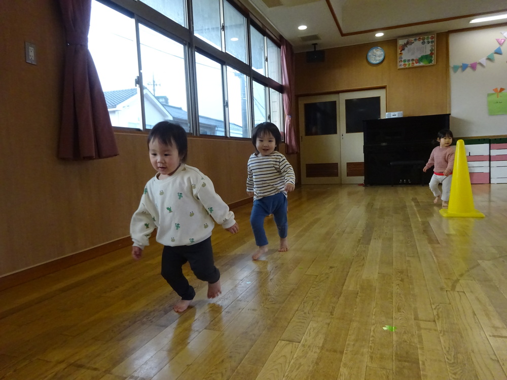 マラソンをしている子ども (8)