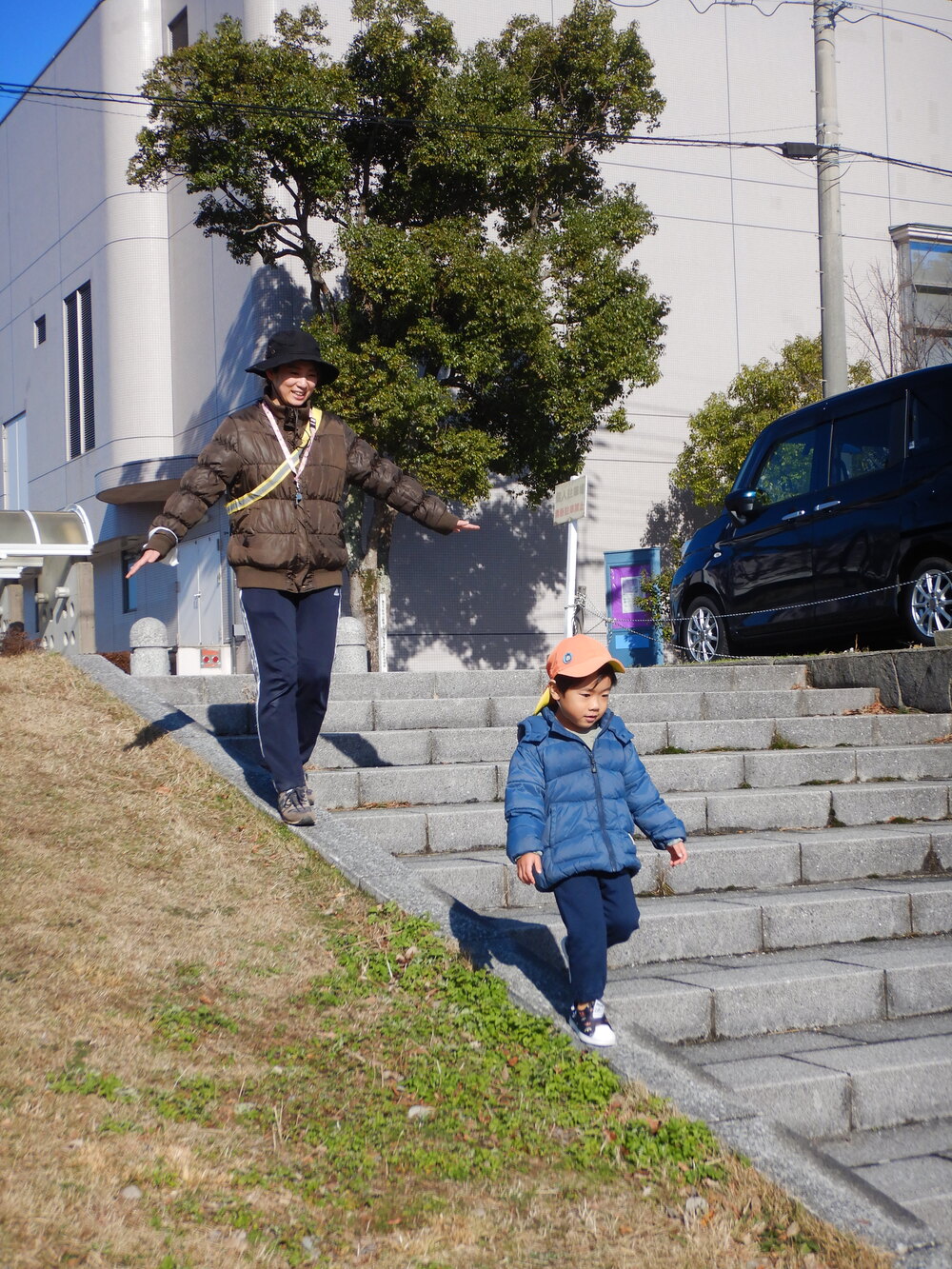 階段で遊ぶ