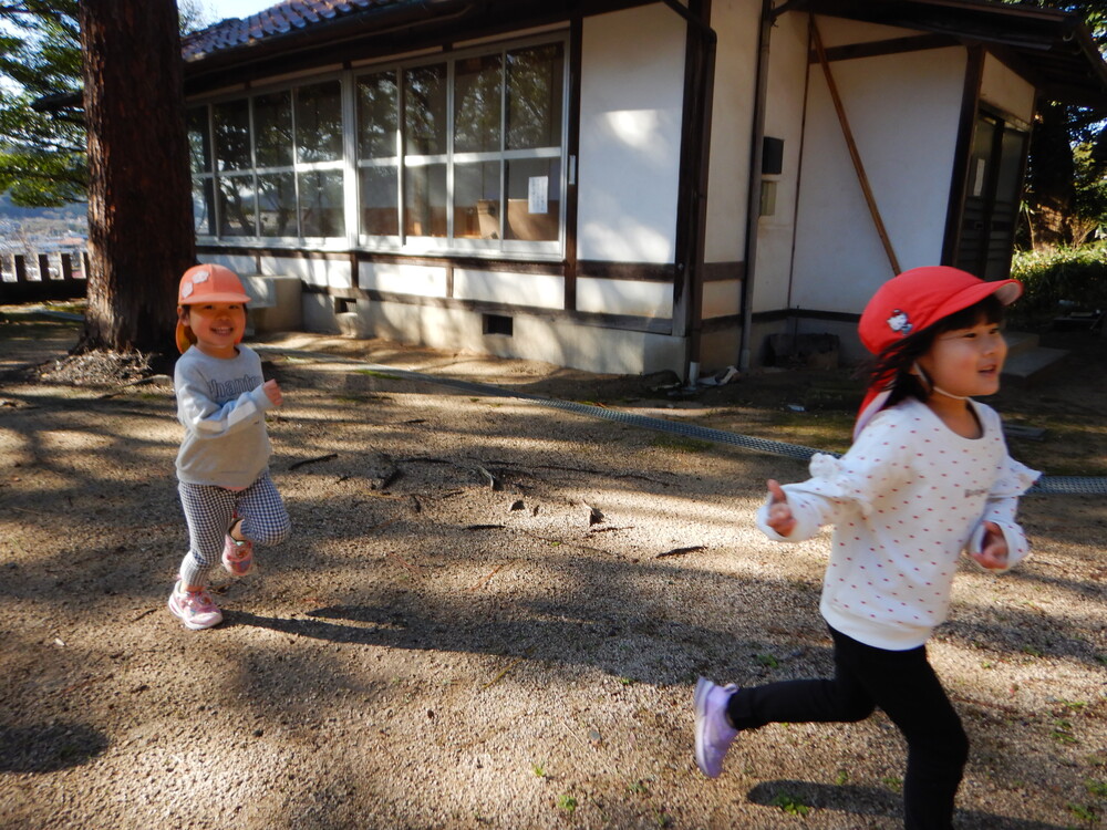 喜多の宮で遊んでいる