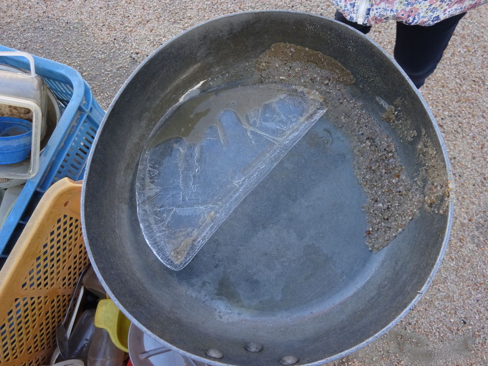 フライパンにできた氷