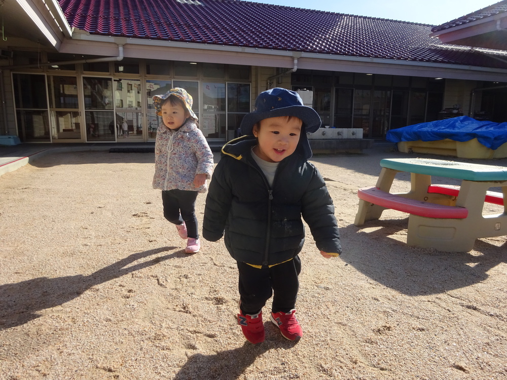 マラソンをしている子ども (3)