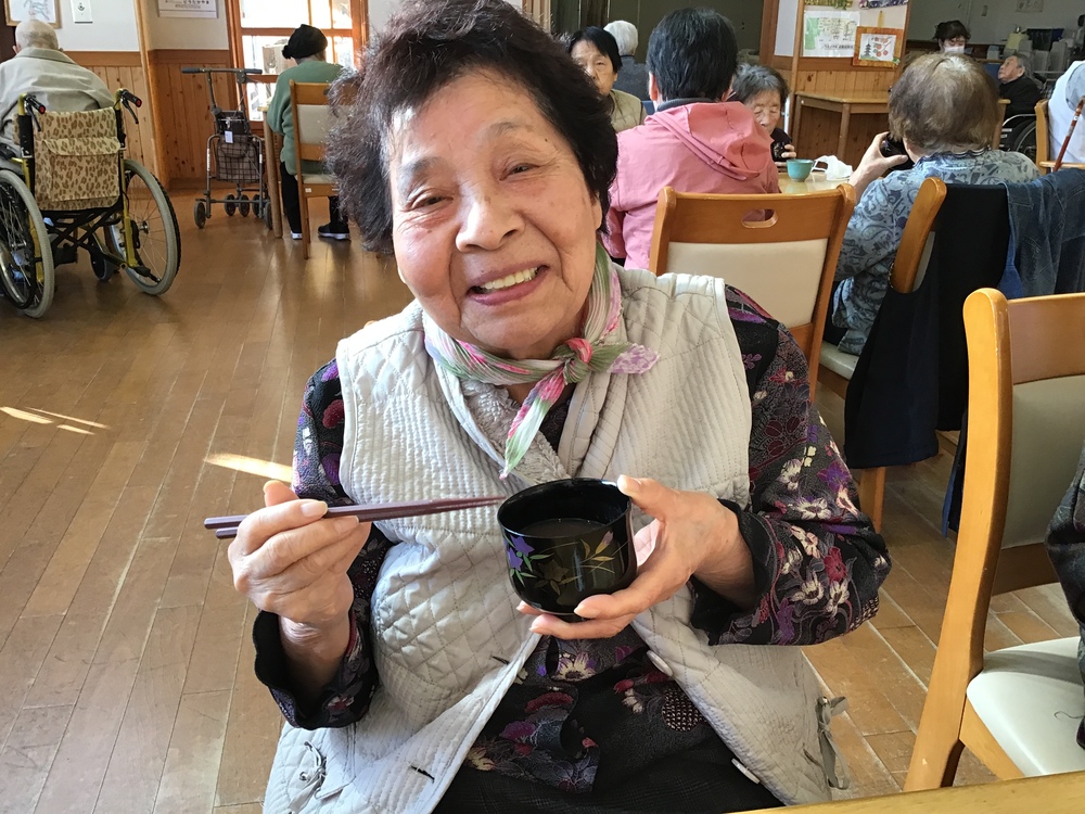 ぜんざい食べている