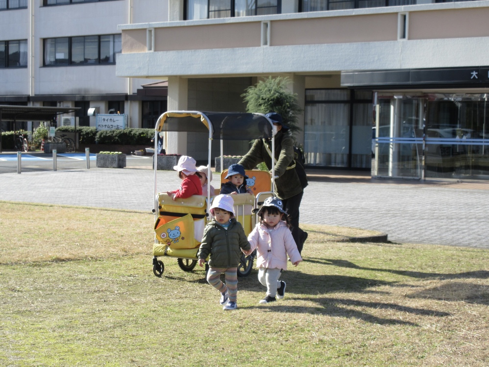 お散歩の様子(市民会館)