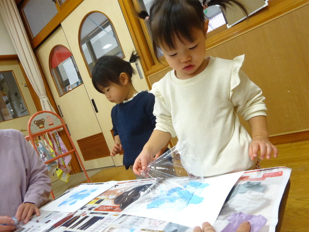 鬼のお面を作る所 (4)